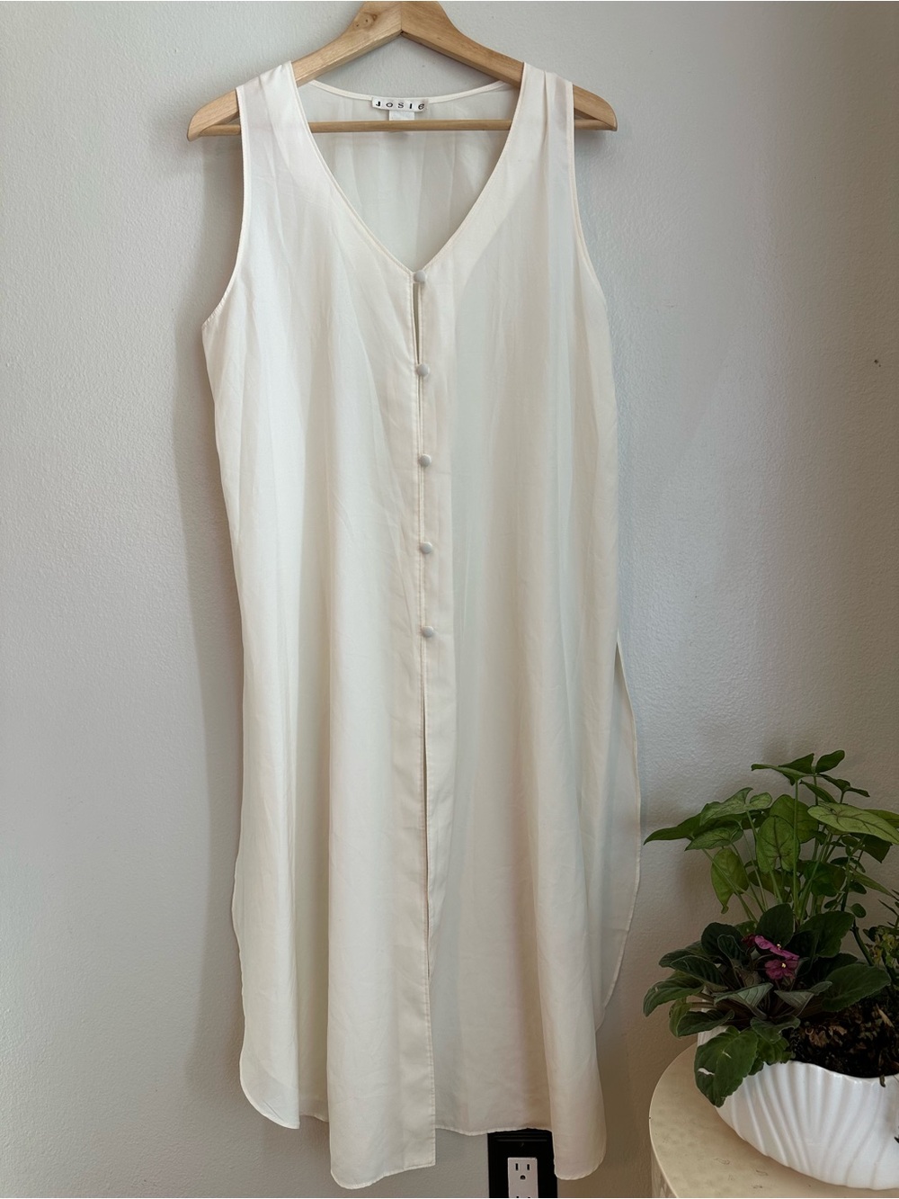 Soft Cream Button-Front Sleeveless Long Tunic